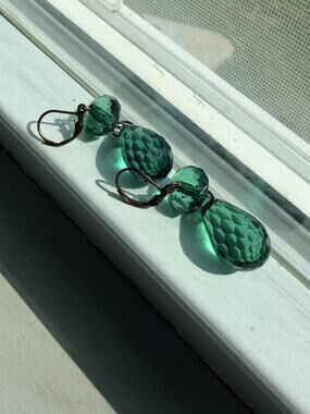 Vintage Emerald Green Faceted Crystal Teardrop Dangle Leverback Earrings